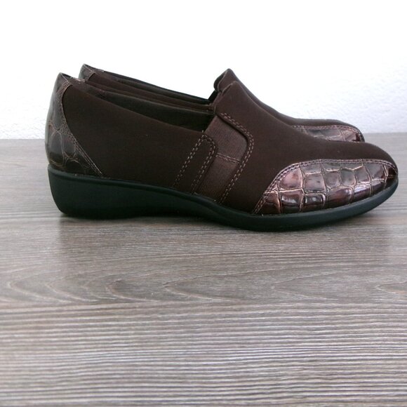 Near New Clarks GAEL REX Slip On Croc Embossed Low Wedge Loafers Shoes 8 Brown - Picture 4 of 16